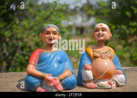Sculpture d'un couple de brahmin indien Banque D'Images