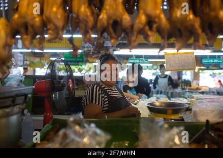 Chiang Mai, Thaïlande - 21 novembre 2016: Les gens de la région vendent de la nourriture à Chiang Mai, Thaïlande. Banque D'Images