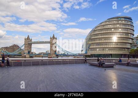 Tower Bridge et GLA Building, Londres, Royaume-Uni Banque D'Images