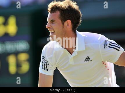 WIMBLEDON 2010. 2E JOUR 22/6/2010 ANDY MURRAY PENDANT SON MATCH AVEC JAN HAJEK. PHOTO DAVID ASHDOWN Banque D'Images