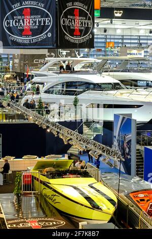 22.01.2019, Düsseldorf, Nordrhein-Westfalen, Deutschland - Rennboote und Luxusyachten in Halle 6 auf der Messe Boot in Düsseldorf Banque D'Images