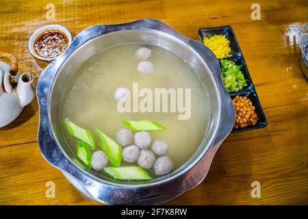 Le délicieux pot de bœuf cru à Chaozhou, province de Guangdong, en Chine. Banque D'Images