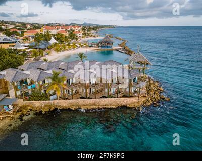 Resort tropical de luxe Curaçao avec plage privée et palmiers, vacances de luxe Curaçao Caraïbes Banque D'Images