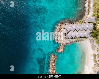 Resort tropical de luxe Curaçao avec plage privée et palmiers, vacances de luxe Curaçao Caraïbes Banque D'Images