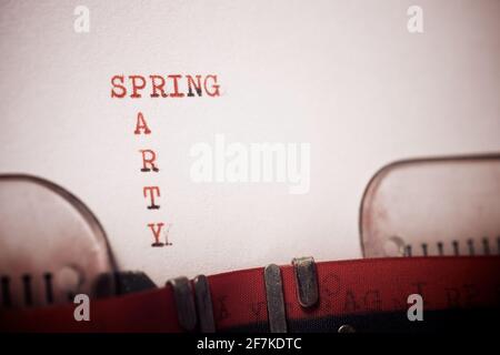 Spring Party phrase écrit avec une machine à écrire. Banque D'Images