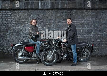 Frères Manuele et Michele Malenotti les anciens propriétaires de marque britannique Belstaff et maintenant contrôle la marque de moto Matchless. Banque D'Images