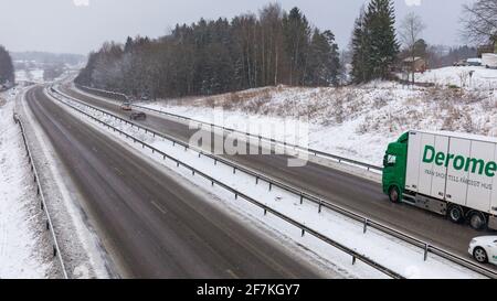 Floda, Suède. 11 mars 2021. Temps SWE : l'Evert orage entraîne des conditions de chaussée glissante et dangereuses étendues avec des quantités importantes Banque D'Images