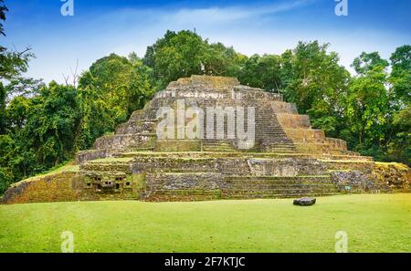 Temple Jaguar à Lamanai, ruines mayas anciennes, Belize, Youcatan Banque D'Images