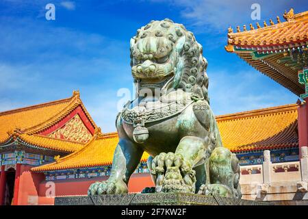 Lion de bronze, gardien de la Cité Interdite, Pékin, Chine Banque D'Images