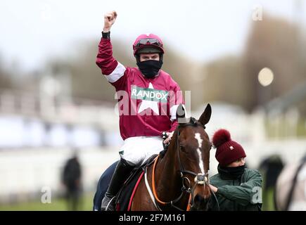 Abacadabras et Jockey Jack Kennedy après avoir remporté l'obstacle Betway Aintree lors du Liverpool NHS Day of the Randox Health Grand National Festival 2021 à Aintree Racecourse, Liverpool. Date de la photo : jeudi 8 avril 2021. Banque D'Images