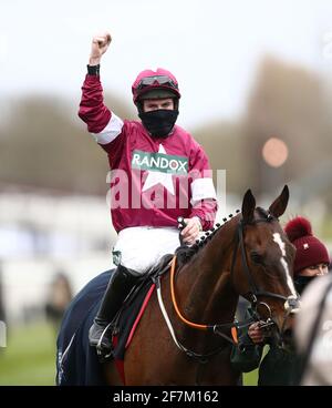 Abacadabras et Jockey Jack Kennedy après avoir remporté l'obstacle Betway Aintree lors du Liverpool NHS Day of the Randox Health Grand National Festival 2021 à Aintree Racecourse, Liverpool. Date de la photo : jeudi 8 avril 2021. Banque D'Images