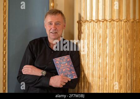 Meiningen, Allemagne. 08 avril 2021. Jens Neudorff von Enzberg, directeur artistique de la 'Staatstheater Meiningen', présente un avant-projet après la présentation du programme pour la nouvelle saison. La saison commençant en automne est la première sous sa direction. Credit: Michael Reichel/dpa-Zentralbild/dpa/Alay Live News Banque D'Images