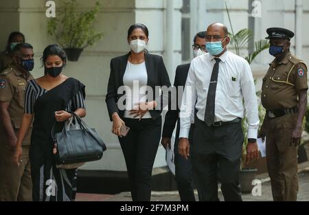 Colombo, sri lanka. 8 avril 2021. Mme World 2020 Caroline Jurie quitte le poste de police après avoir été arrêtée et mise en liberté sous caution par la police, à Colombo, Sri Lanka, le 8 avril 2021. Credit: Pradeep Dambarage/ZUMA Wire/Alay Live News Banque D'Images
