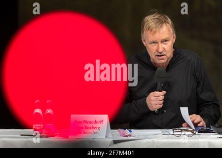 Meiningen, Allemagne. 08 avril 2021. Jens Neudorff von Enzberg, directeur artistique de la 'Staatstheater Meiningen', présente le programme de la nouvelle saison à partir de l'automne 2021. La saison commençant en automne est la première sous sa direction. Credit: Michael Reichel/dpa-Zentralbild/dpa/Alay Live News Banque D'Images