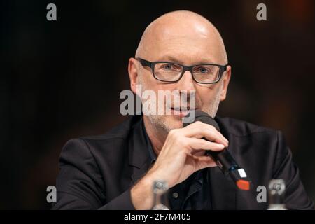 Meiningen, Allemagne. 08 avril 2021. Frank Behnke, nouveau directeur par intérim du Staatstheater Meiningen, donne une interview après la présentation du programme pour la nouvelle saison. La saison débutant en automne est la première sous le directeur artistique Neudorff von Enzberg. Credit: Michael Reichel/dpa-Zentralbild/dpa/Alay Live News Banque D'Images