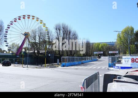 Rome, Italie, 8 avril 2021 la grande roue du Luna Park encadre le circuit de la rue de Formule E à Rome crédit:Roberto Ramacia/Alay Live News Banque D'Images