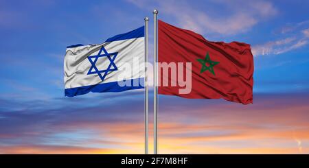 Israël et le drapeau marocain agitant dans le vent contre blanc ciel bleu ciel nuageux ensemble. Concept de diplomatie, relations internationales Banque D'Images