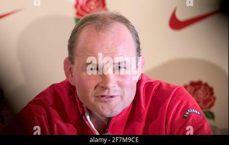 ENGLAND RUGBY PRESS CONFF À L'HÔTEL PENNYHILL PARK À L'ENTRAÎNEUR DE L'ANGLETERRE ANDY ROBINSON 22/2/2005 CODE BXVRUGBY ANGLETERRE Banque D'Images