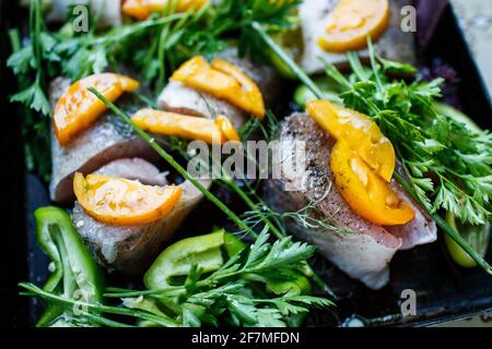 Zander de poissons et d'autres ingrédients sur la table Banque D'Images