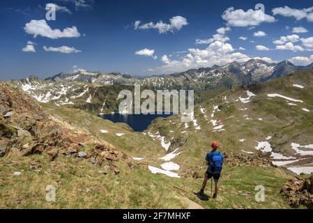 Cirque de Certascan vu de près du col de Certascan en été (Parc naturel Alt Pirineu, Catalogne, Espagne, Pyrénées) ESP: Circo de Certascan en verano Banque D'Images