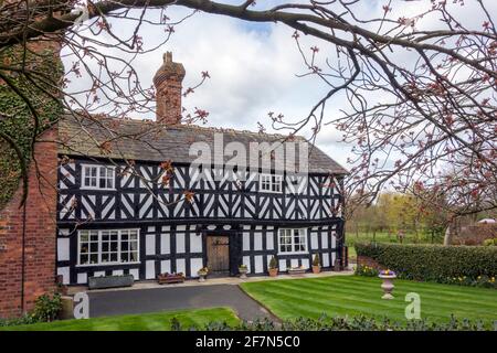 La maison à colombages de l'église, le plus ancien bâtiment du village de Warmingham près de Crewe Cheshire date de la fin du XVIe siècle est classé grade II Banque D'Images