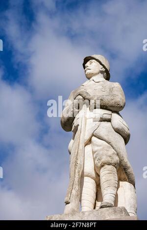 Statue du 'Poilu', mémorial de guerre, Châteauneuf du Rhône, Drôme, France Banque D'Images