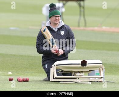 Chelmsford, Royaume-Uni. 08 avril 2021. CHELMSFORD ANGLETERRE - AVRIL 08: Alex Gidman entraîneur en chef de Worcestershire pendant l'échauffement pendant LV Championship Group 1 jour un des quatre entre Essex CCC et Worcestershire CCC au terrain du comté de Cloudfm le 08 avril 2021 à Chelmsford, Angleterre crédit: Action Foto Sport/Alay Live News Banque D'Images