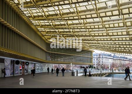 Paris, France, février 2020, vue sur le Westfield Forum des Halles au niveau de la rue Banque D'Images