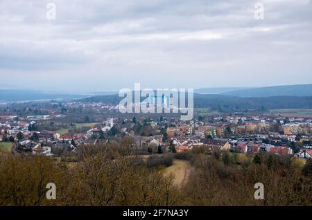 Vue sur la ville de Bamberg, classée au patrimoine mondial de l'UNESCO, sur une jour d'hiver ensoleillé avec l'hôpital de bamberg au milieu Banque D'Images