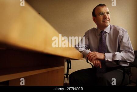 TERRY LEAHY DE TESCO, À LEUR SIÈGE SOCIAL. 21/3/02 PILSTON Banque D'Images