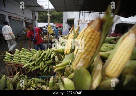 salvador, bahia / brésil - 17 juin 2019: Arachides en vente à Feira de Sao Joaquim dans la ville de salvador. *** Légende locale *** Banque D'Images