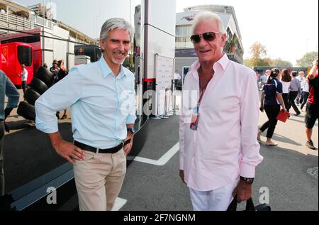 Monza, Italie - 09 septembre 2012 : Championnat du monde de Formule 1 de la FIA à l'Autodromo Nazionale di Monza avec Damon Hill et John Button (R) dans le Paddock. F1, Fahrerlager | utilisation dans le monde entier Banque D'Images