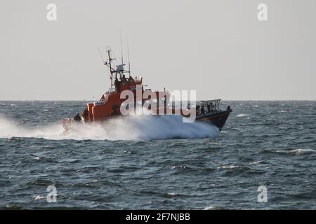 RNLB Jim Moffat (14-38), un canot de sauvetage de classe Trent exploité par la Royal National Lifeboat institution (RNLI), à Ayr lors du salon de l'aéronautique écossais en 2015 Banque D'Images