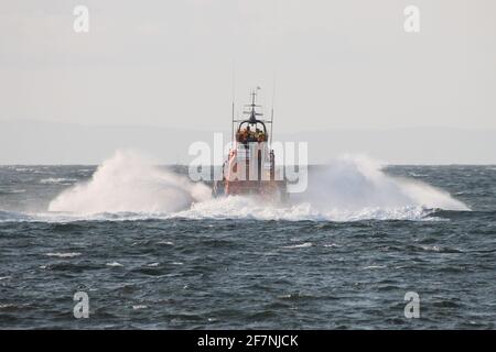 RNLB Jim Moffat (14-38), un canot de sauvetage de classe Trent exploité par la Royal National Lifeboat institution (RNLI), à Ayr lors du salon de l'aéronautique écossais en 2015 Banque D'Images