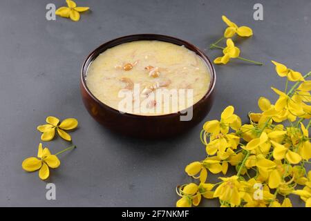 Vermecelli Payasam ou Kheer, plat sucré principal du sud de l'Inde pendant les occasions spéciales en utilisant vermicelles, le lait, le sucre et les noix sèches et magnifique Banque D'Images