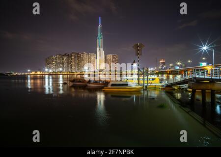 Saigon Skylines la nuit avec Landmark 81 - le plus haut Bâtiment au Vietnam Banque D'Images