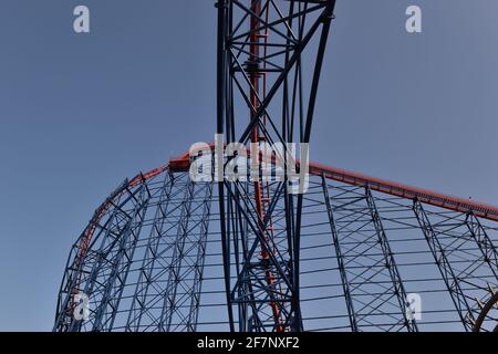 The Big One (également connu sous le nom de Pepsi Max), à Blackpool Pleasure Beach. Banque D'Images