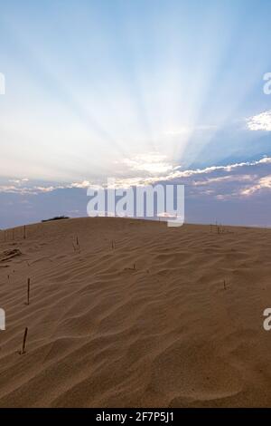 belle vue sur le désert de thar et les rayons du soleil à l'heure bleue et au coucher du soleil. Banque D'Images