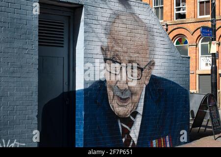 Portrait artistique de la rue du capitaine Tom Moore, Northern Quarter, Manchester, Royaume-Uni Banque D'Images