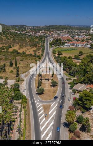 Vues aériennes de l'arc romain de Berà, dans l'ancienne via romaine Augusta (Tarragone, Catalogne, Espagne) ESP: Vues aéreas del Arc de Berà, España Banque D'Images