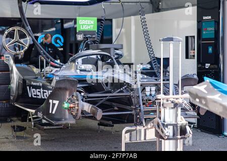 Rome, Italie. 09e avril 2021. 9 avril 2021, Rome, Circuito di Roma, ABB Formule E WM Rome: Promenade sur piste, cockpit du # 17 Nyck de Vries (NED), Team Mercedes-EQ, leader de la saison 7 (Suisse/Croatie OUT) Credit: SPP Sport Press photo. /Alamy Live News Banque D'Images