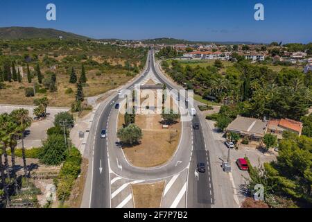 Vues aériennes de l'arc romain de Berà, dans l'ancienne via romaine Augusta (Tarragone, Catalogne, Espagne) ESP: Vues aéreas del Arc de Berà, España Banque D'Images