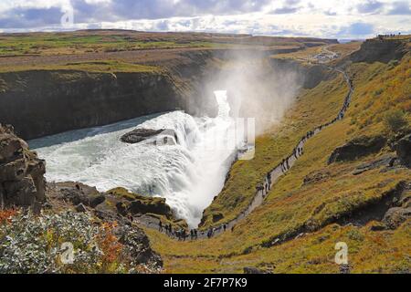 Gullfoss ('Golden Falls') - l'une des chutes d'eau les plus populaires d'Islande, c'est une partie du cercle d'or (une route touristique dans le sud de l'Islande) Banque D'Images