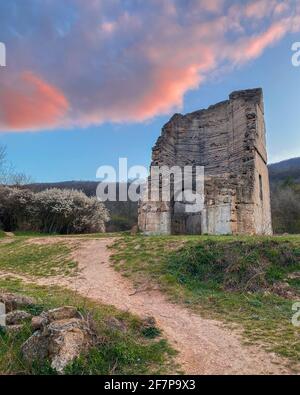 Pilisborosjeno, Hongrie - la copie du célèbre château d'Eger à Nagy-Kevely. Banque D'Images