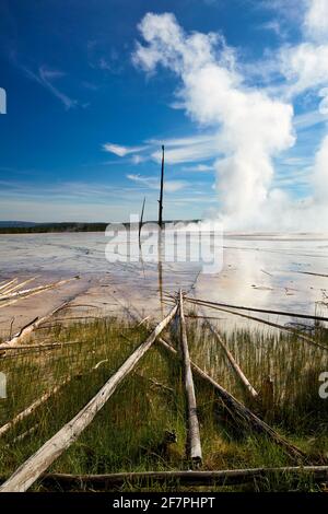 Midaway Geyser Basin dans le parc national de Yellowstone. Wyoming. ÉTATS-UNIS. Banque D'Images