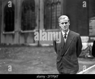 Photo du dossier datée du 17/10/47 du prince Philippe de Grèce, alors, un mois avant son mariage avec la princesse Elizabeth. Il était le mari de la Reine et le patriarche de la famille royale, mais à quoi le duc d'Édimbourg se souviendra-t-il? Date de publication : vendredi 4 avril 2021. Banque D'Images