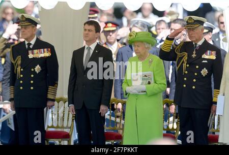 Buckingham Palace a annoncé que le prince Philip, le duc d'Édimbourg, a dépassé l'âge de 99 ans - DOSSIER - (de gauche à droite) le duc d'Édimbourg, Premier ministre français Manuel Valls, La reine Elizabeth II et le prince de Galles assistent à la cérémonie binationale France-Royaume-Uni au cimetière des graves de guerre du Commonwealth à Bayeux, dans le cadre des cérémonies officielles à l'occasion du 70e anniversaire du D-Day, le 6 juin 2014 à Normandie, en France. Photo de Abd Rabbo-Bernard-Gouhier-Mousse/ABACAPRESS./Alamy Live News Banque D'Images