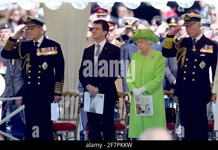 Buckingham Palace a annoncé que le prince Philip, le duc d'Édimbourg, a dépassé l'âge de 99 ans - DOSSIER - (de gauche à droite) le duc d'Édimbourg, Premier ministre français Manuel Valls, La reine Elizabeth II et le prince de Galles assistent à la cérémonie binationale France-Royaume-Uni au cimetière des graves de guerre du Commonwealth à Bayeux, dans le cadre des cérémonies officielles à l'occasion du 70e anniversaire du D-Day, le 6 juin 2014 à Normandie, en France. Photo de Abd Rabbo-Bernard-Gouhier-Mousse/ABACAPRESS./Alamy Live News Banque D'Images