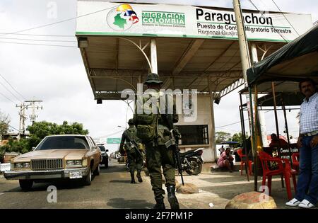 Maracaibo, Venezuela. 08 avril 2021. Ce jeudi 8 avril 2021, la Colombie renforce sa frontière avec le Venezuela, sous la direction de Diego Molano, ministre colombien de la défense. L'OMS a donné des instructions pour accroître la présence militaire et policière dans la zone frontalière avec le Venezuela, après l'enregistrement d'affrontements entre l'Armée de libération nationale (ELN) et des membres présumés du groupe criminel Tren de Aragua. (Photo par Humberto Matheus/Sipa USA) crédit: SIPA USA/Alay Live News Banque D'Images