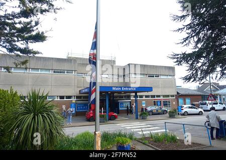 Eastbourne, East Sussex, Royaume-Uni. 09 avril 2021. Union Jack en Berne dans l'hôpital général du district d'Eastbourne à la suite de l'annonce du décès du duc d'Édimbourg, aujourd'hui âgé de 99 ans. Crédit photo : Paul Lawrenson /Alay Live News Banque D'Images